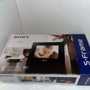 Sony DPF-D82 8-Inch LCD WVGA 16:9 Diagonal Digital Photo Frame black NOB